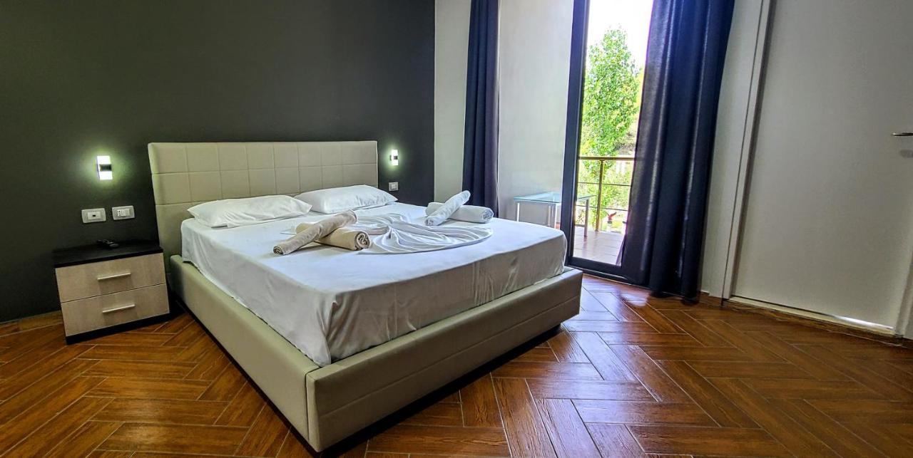 Hotel Kavalona Park Zverneci Zewnętrze zdjęcie