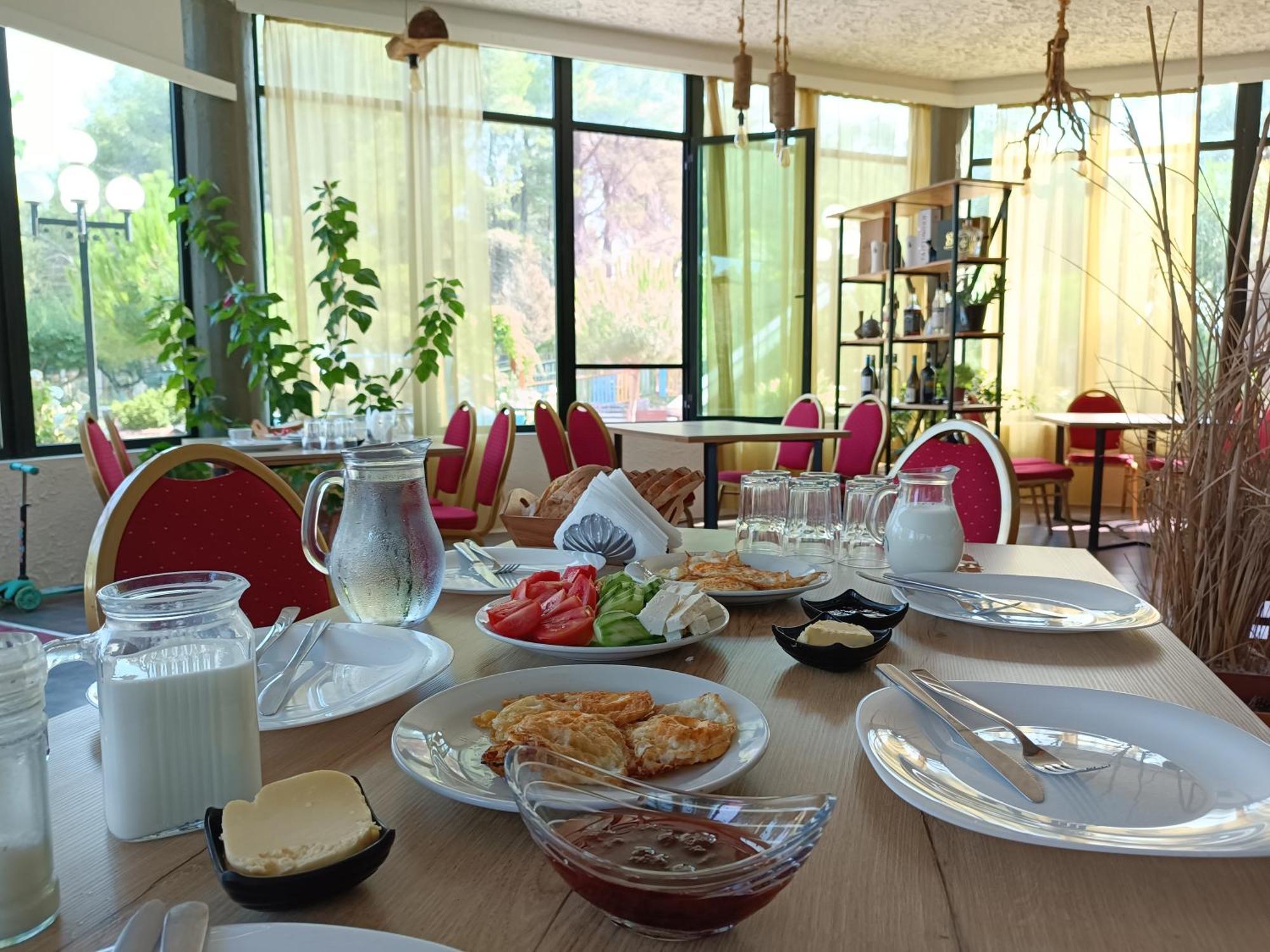 Hotel Kavalona Park Zverneci Zewnętrze zdjęcie