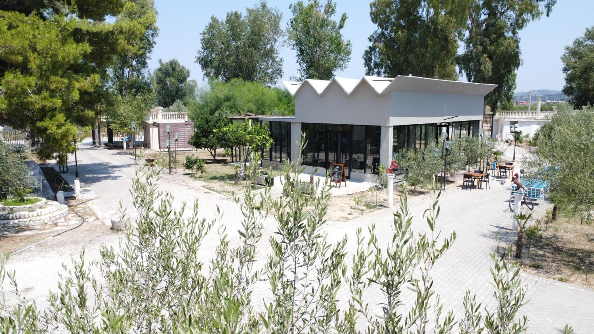 Hotel Kavalona Park Zverneci Zewnętrze zdjęcie